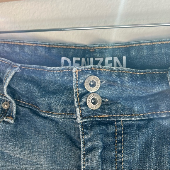 Denizen from Levi's Women's Classic Blue Jean Shorts - Picture 6 of 10